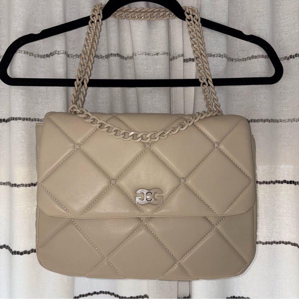 Chic Quilted Chain Shoulder Bag in Cream NWOT